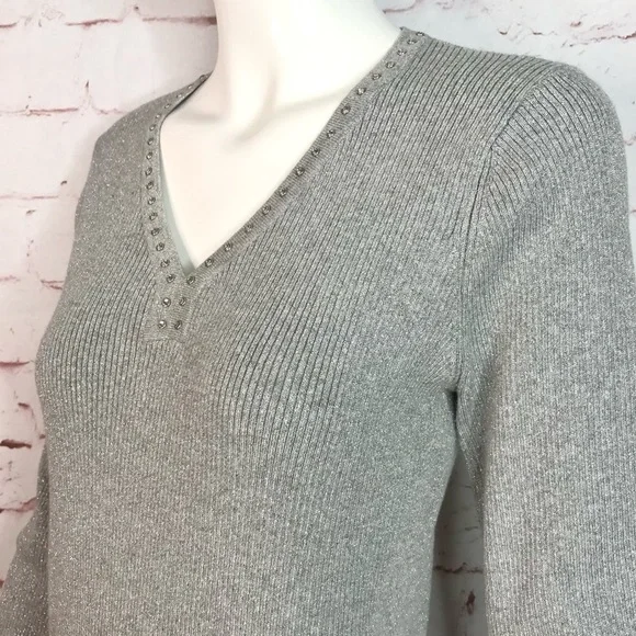 DKNY M Sparkly silver metallic thread grey ribbed V-neck knit top Size Medium - Picture 2 of 15